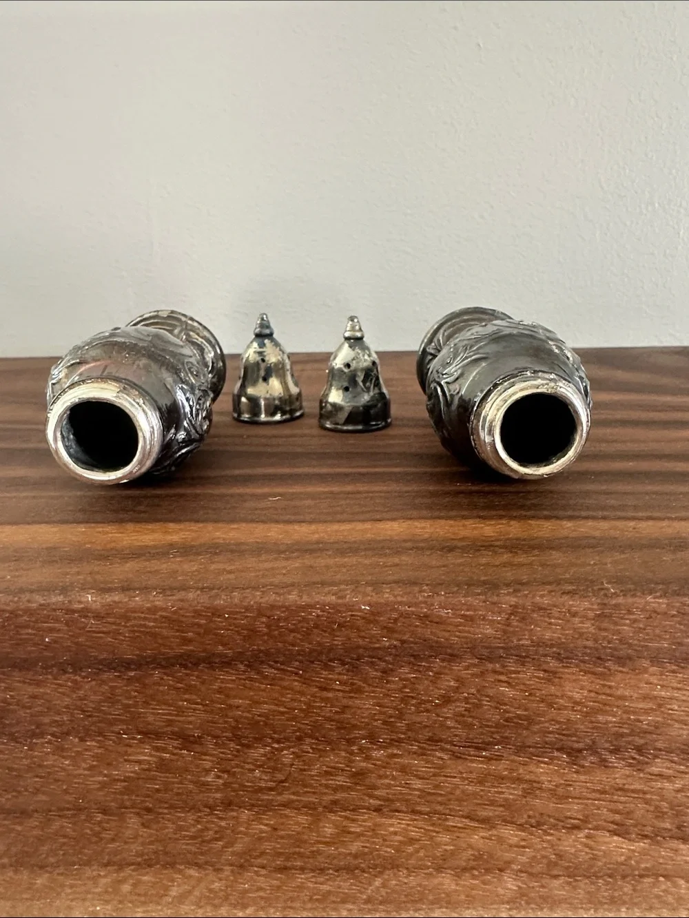 Vintage-Style Silver Salt and Pepper Shakers - Elegant Silver Finish